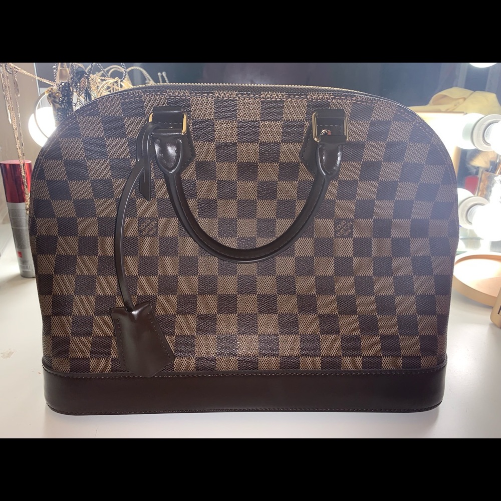Slightly use Alma MM Louis Vuitton bag